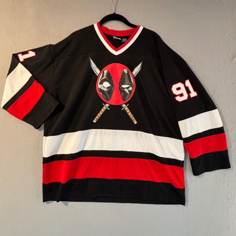 Marvel Deadpool Hockey Jersey Mens Medium Black Red White Graphic 91 V-Neck